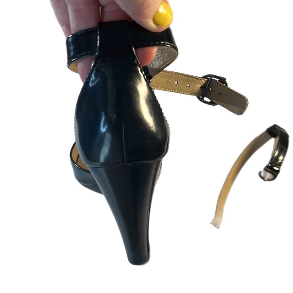 Tory Burch Thames Wedge Patent Leather Black Ankle Strap Closed Toe Heel 8.5 - Picture 4 of 9